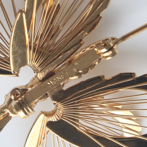 Vintage Butterfly Brooch Pin Gold Metal Figural Dimensional by Monet 1980s - Picture 10 of 10